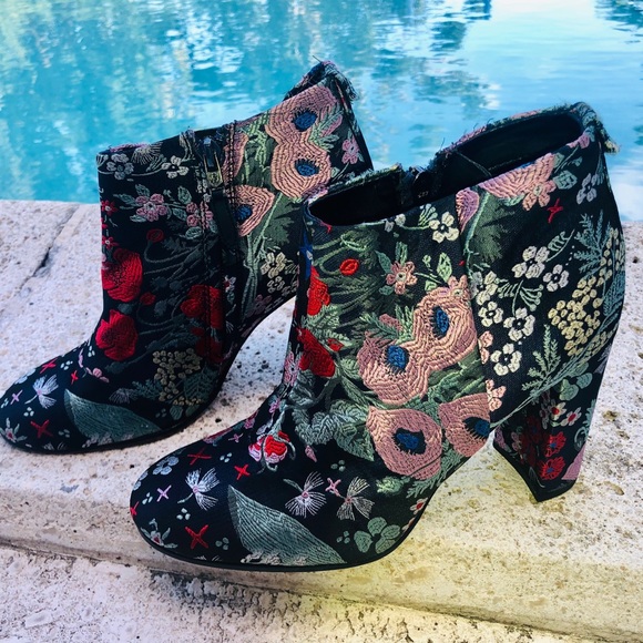 Sam Edelman Shoes - Sam Edelman Campbell floral brocade bootie size 8